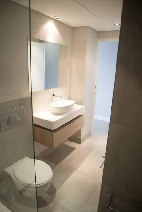 Fabulous 1-Bedroom De Waterkant Apt With Wifi And Parking Cape Town Apartment